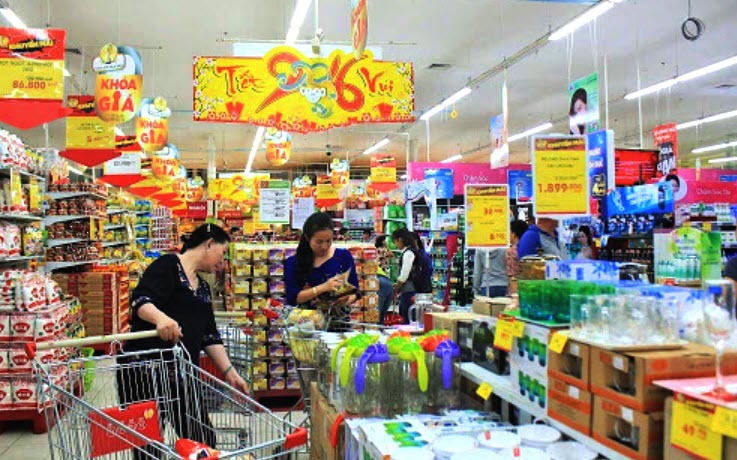 Khách hàng mua sắm tại siêu thị tăng 50% so với ngày thường